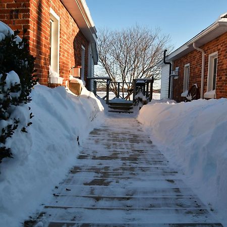 Dewar'S Inn And Cottages Prescott Екстер'єр фото